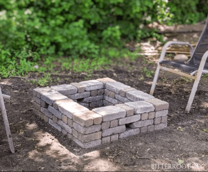 Fire pit with bricks diy